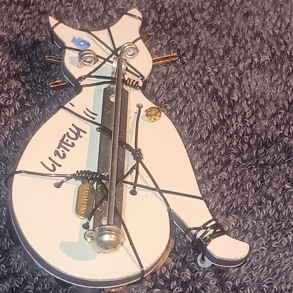 Liztech Silver And Crystal Pin - Picture 7 of 16
